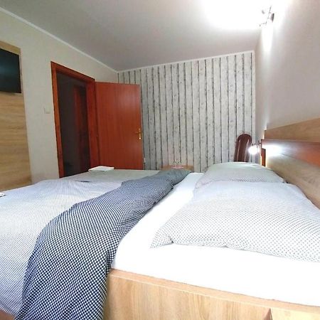 Pod Hradom Restaurant & Pension Topoľčany Buitenkant foto