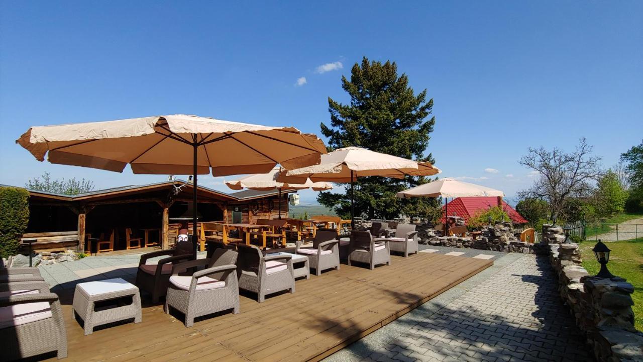 Pod Hradom Restaurant & Pension Topoľčany Buitenkant foto