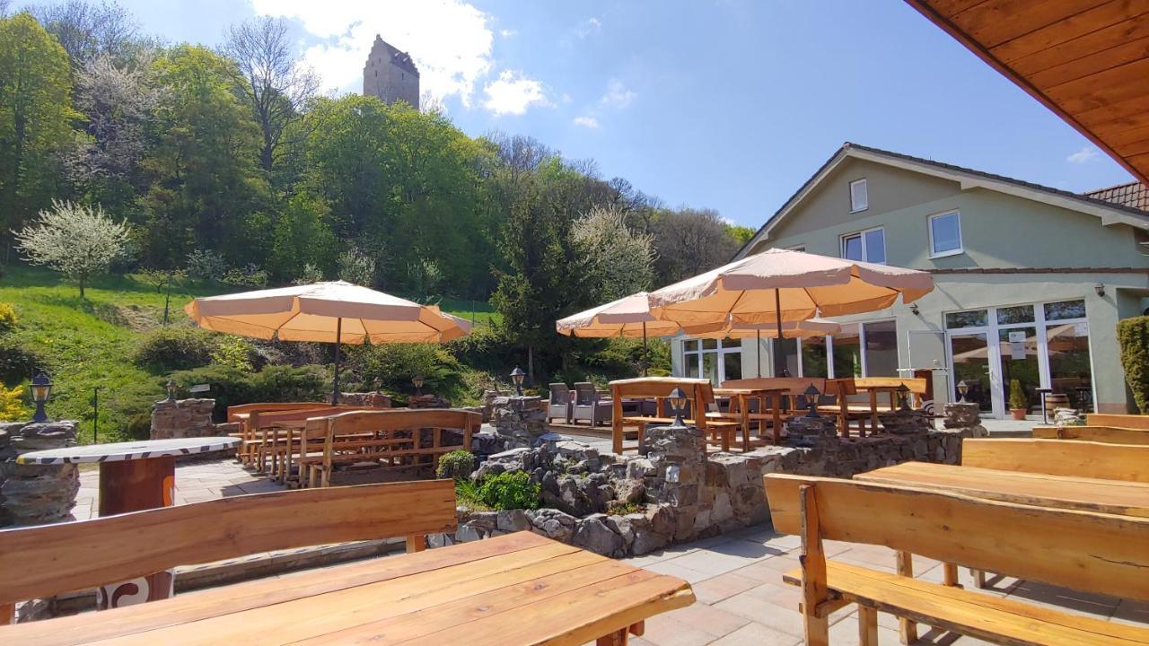 Pod Hradom Restaurant & Pension Topoľčany Buitenkant foto