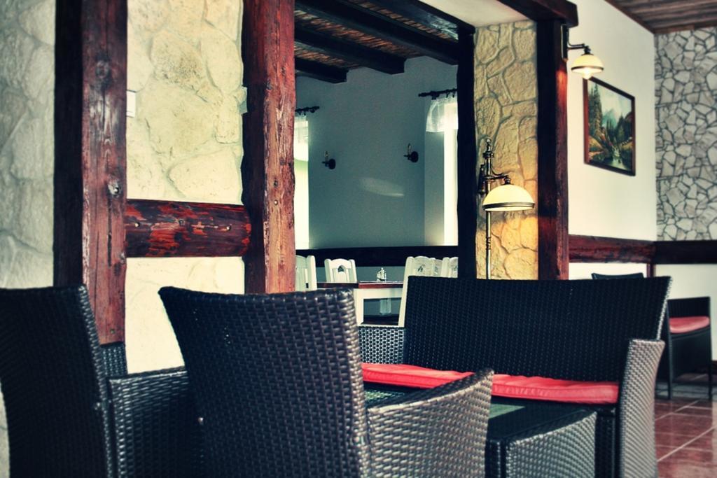 Pod Hradom Restaurant & Pension Topoľčany Buitenkant foto