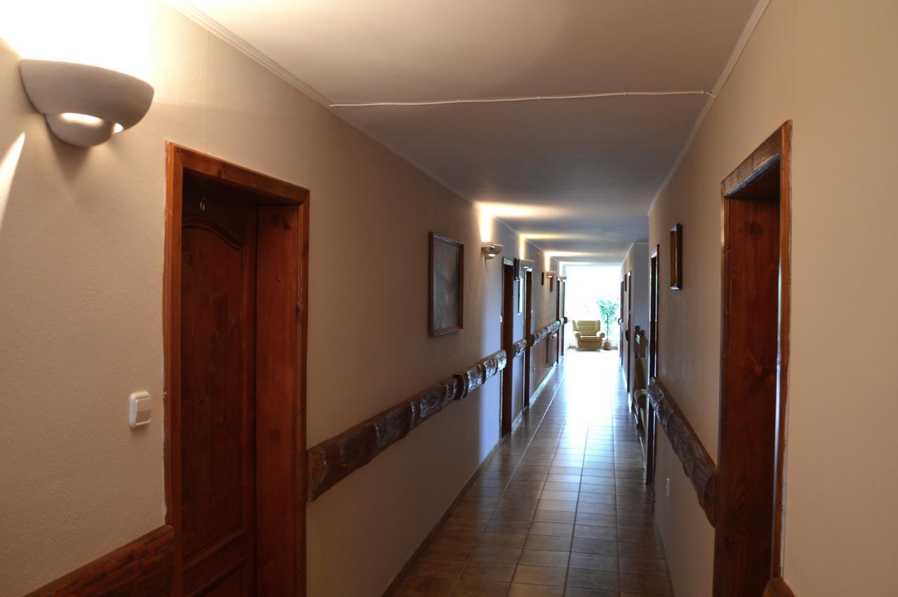 Pod Hradom Restaurant & Pension Topoľčany Buitenkant foto