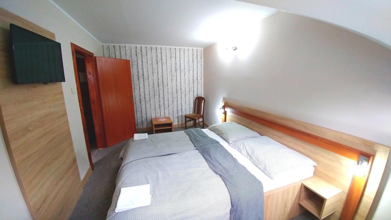 Pod Hradom Restaurant & Pension Topoľčany Buitenkant foto
