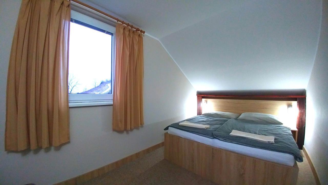 Pod Hradom Restaurant & Pension Topoľčany Buitenkant foto