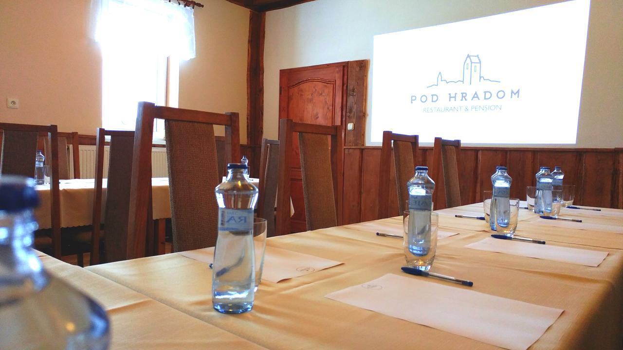 Pod Hradom Restaurant & Pension Topoľčany Buitenkant foto