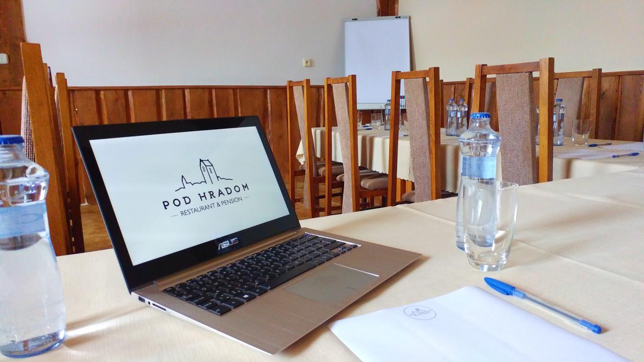 Pod Hradom Restaurant & Pension Topoľčany Buitenkant foto