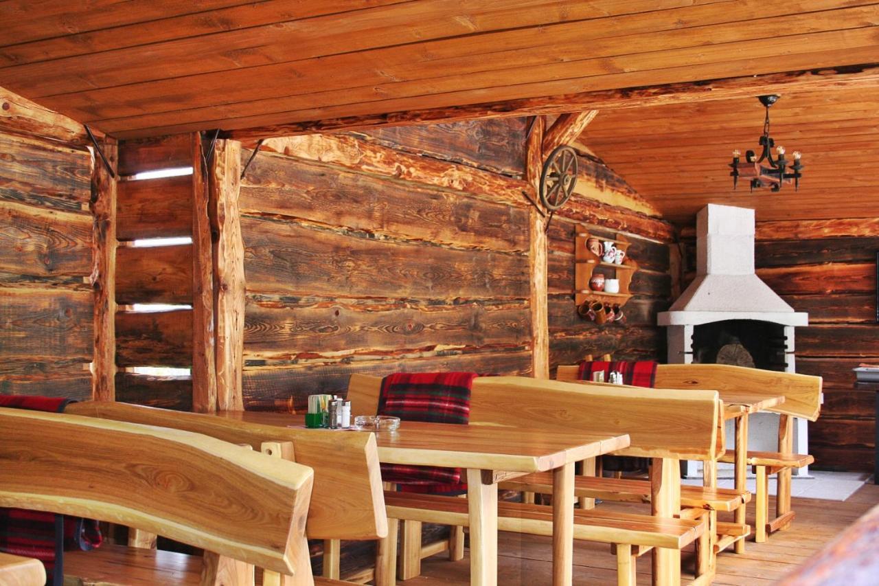 Pod Hradom Restaurant & Pension Topoľčany Buitenkant foto